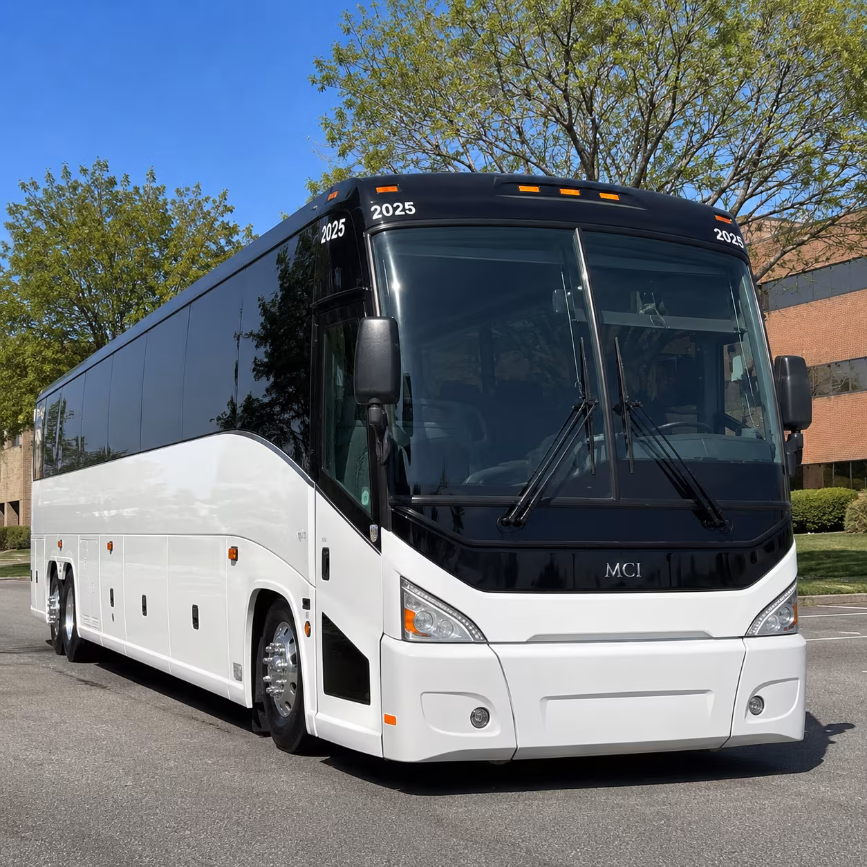 closest commercial airport group rides to columbus airport csg
