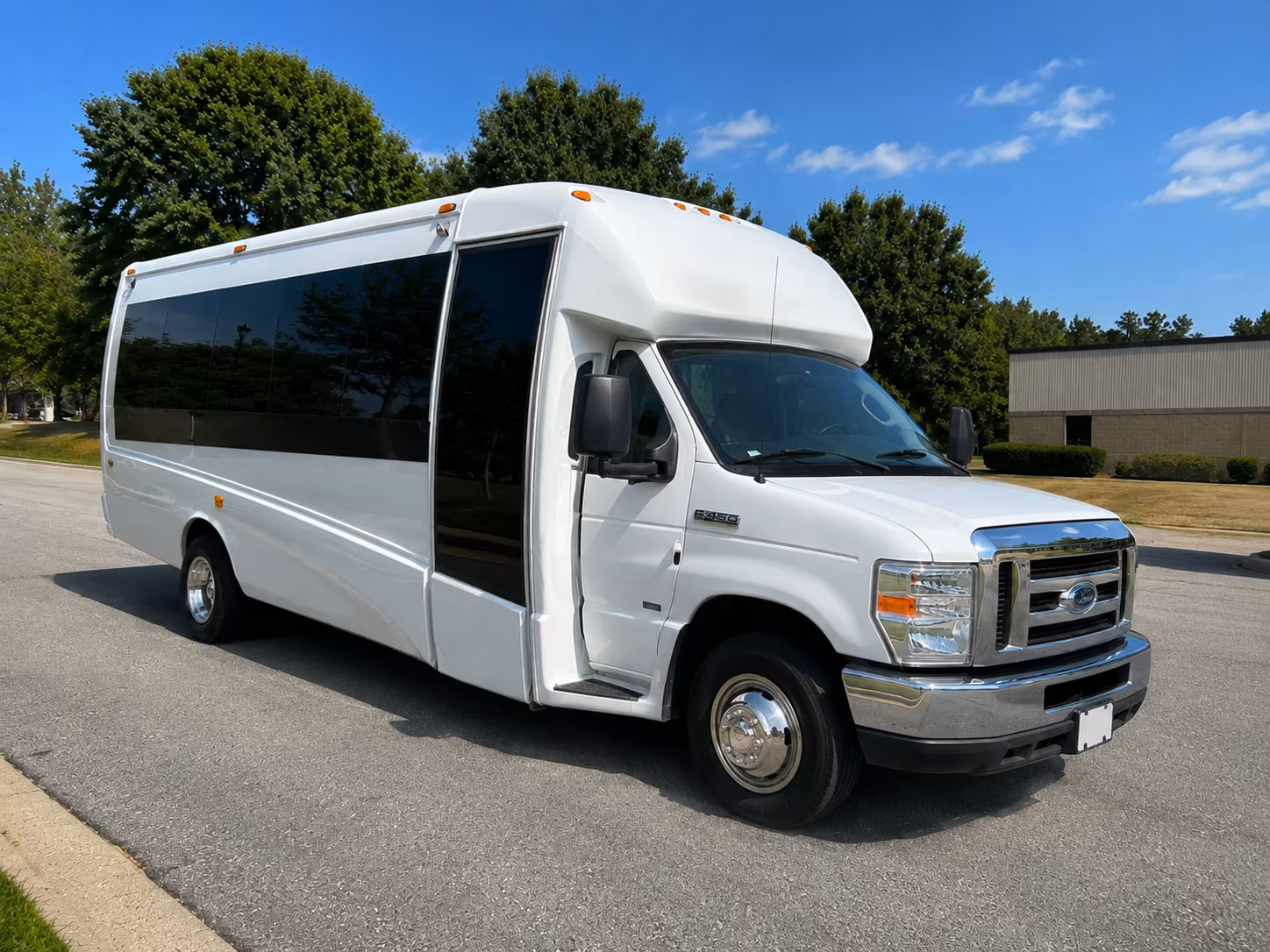 shuttle your wedding guests between auburn hotels and your venue with ease